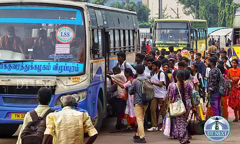 Passengers leave Chennai for their hometowns (Photo: Hemanathan M)