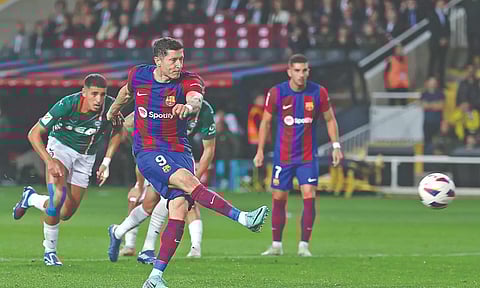 Lewandowski takes the penaly kick that ultimately secured the win for Barcelona