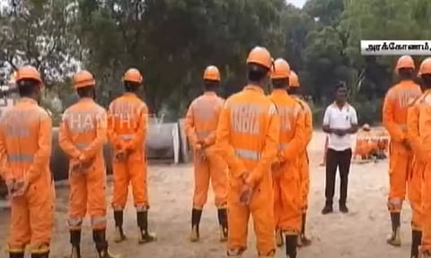 NDRF teams on standby in Arakkonam. (Daily Thanthi)