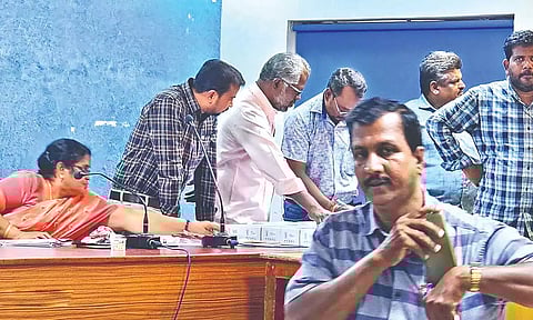 Officials distributing POS machines to Tasmac outlets staff in Vellore Collectorate on Tuesday