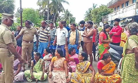 Police officials trying to pacify the protesting women