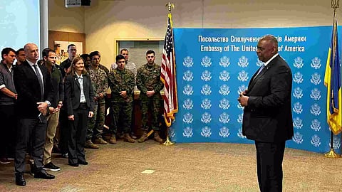 U.S. Defense Secretary Lloyd Austin speaks to employees of the U.S. Embassy in Kyiv during his visit to Ukraine (Photo/Reuters)