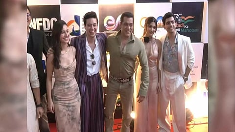 Salman Khan with 'Farrey' cast (Image: ANI)
