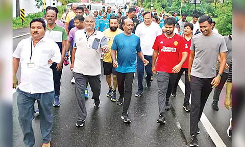 Health Minister Ma Subramanian taking a walk in Erode on Wednesday