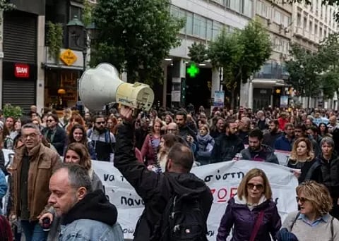 Self-employed professionals protest