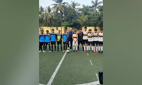 Oliver Kahn with team (Image: IANS)