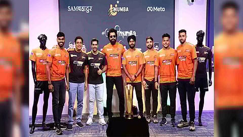U Mumba players with Vicky Kaushal. (Picture: U Mumba)