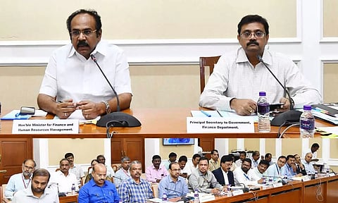 Thangam Thennarasu on Friday held a meeting with major insurance companies