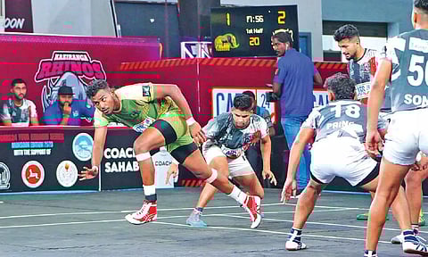 Vishva Asalavan in action during the Monsoon edition of Yuva Kabaddi Series