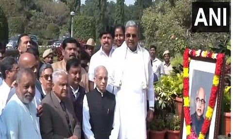 CM Siddaramaiah paying tribute to former Karnataka CM (ANI)
