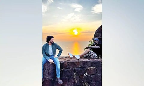 Farhan Akhtar from the sets of Dil Chahta Hai.