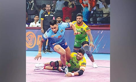 Bengal Warriors captain Maninder Singh evades a tackle attempt by Patna skipper Neeraj Kumar during the match on Tuesday