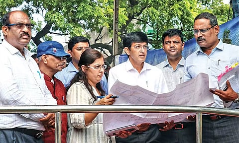 GCC Commissioner Radhakrishnan with central team inspects areas affected by Michaung in Chennai on Tuesday