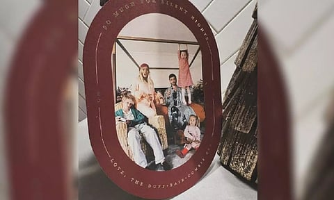 The ‘Lizzie McGuire’ actress shared a snap of her family's holiday card