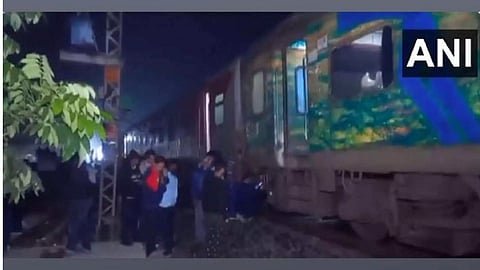 Two coaches of Howrah-Mumbai Mail train decouple (Photo/ANI)