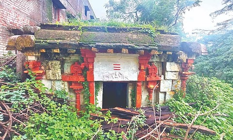 Melakodumalur temple near Kamuthi lies in ruins.