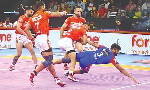Action during Haryana Steelers and Gujarat Giants in PKL.