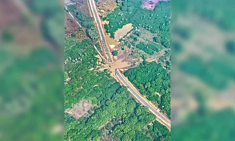 A portion of the Thoothukudi-Tirunelveli 4-lane national highway was washed away, paralyzing vehicular traffic along the busy road.