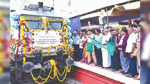  Union Minister of State for Information and Broadcasting L Murugan on Sunday flagged off the Coimbatore-Pollachi passenger train