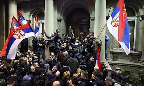 Supporters of the Opposition Serbia Against Violence protest in front of Belgrade city hall.(Reuters)