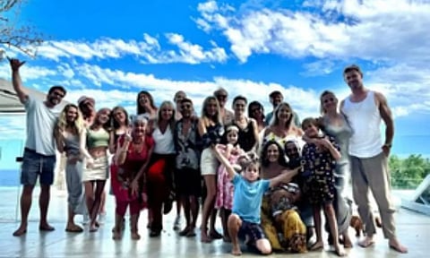 Chris Hemsworth, wife Elsa Pataky defy split rumours with loved-up Christmas pictures