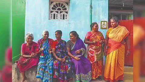 Fisher women in Thazhan Kuppam stare at an uncertain future as their income has fully paused. (Photo: Hemanathan M)