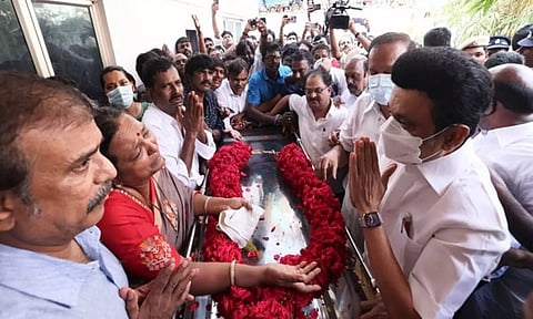 TN CM MK Stalin pays floral tribute to DMDK chief Vijayakanth in Chennai (x/@MKStalin)