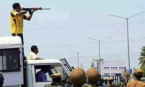 An officer targeting civilians during anti-Sterlite protests in 2018