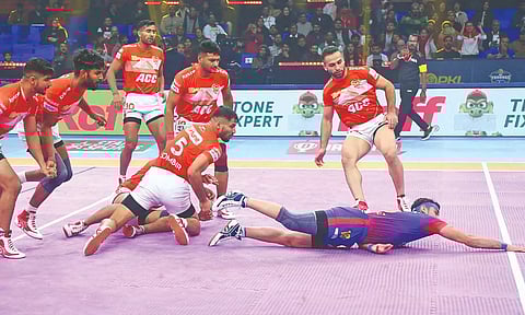 Action during Dabang Delhi and Gujarat Giants in the PKL on Tuesday