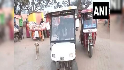Eco-friendly golf car service started in Ayodhya. (Photo/ANI)