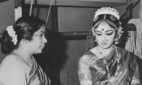 Hema Malini with mother Jaya Chakravarthy (Instagram/dreamgirlhemamalini)