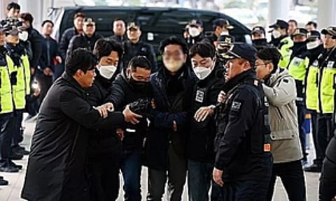 Police to seek warrant for suspect who stabbed S.Korean oppn leader