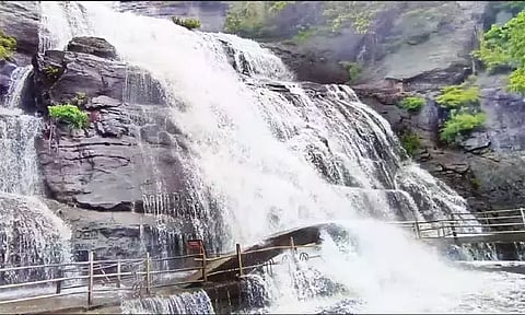 Tourists prohibited from bathing in Courtallam falls due to heavy flow of water