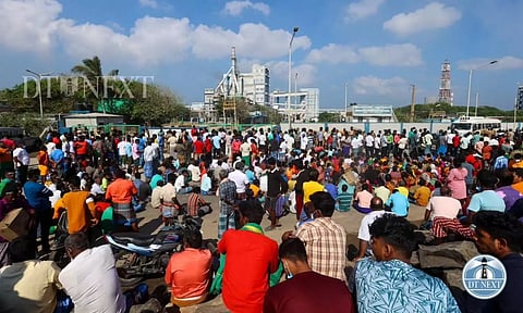 Residents of Periya Kuppam fishing hamlet stage a demonstration in front of the fertilizer manufacturing unit Coromandel International Limited after ammonia gas leakage in Ennore, Chennai on December 27. (Photo credit: Hemanathan M)