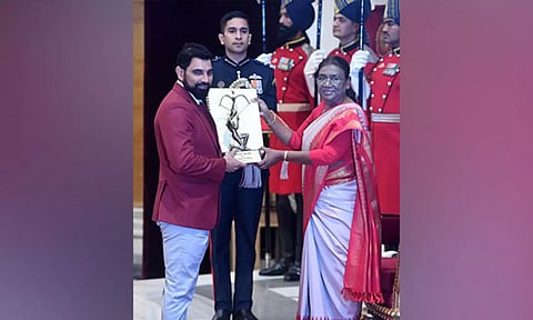 Mohammed Shami receiving Arjuna Award from President Murmu (ANI)