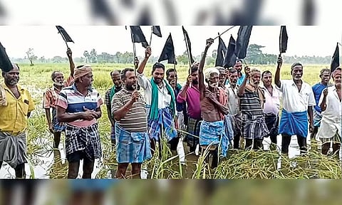 Farmers protest in Mayiladuthurai on Tuesday