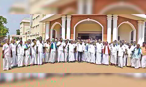 Farmers staging protest in Thanjavur on Wednesday