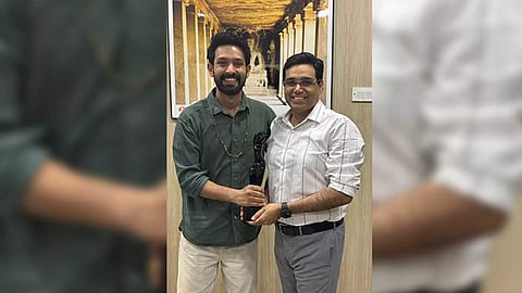 Vikrant Massey with IPS officer Manoj Kumar Sharma (Image: X)