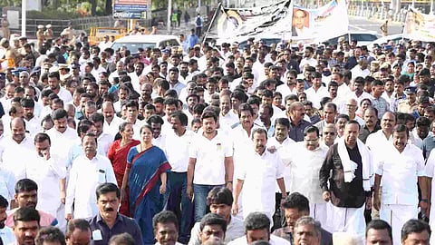 DMK cadres hold silent march (Photo/Hemanathan M)