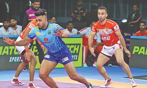 Bengal Warriors’ Maninder Singh goes for a raid against Gujarat Giants on Friday. 