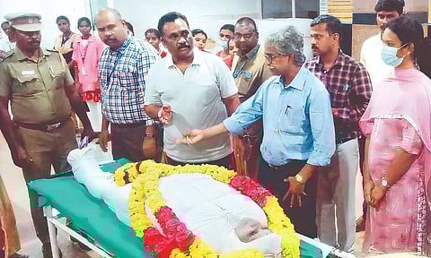 The RDO Ilakkiya, Thanjavur Medical College Dean Dr Balajinathan paid tribute to the mortal remains of Pappathi.