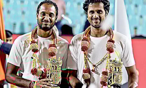 Saketh Myneni and Ramkumar Ramanathan pose with the doubles championship trophy