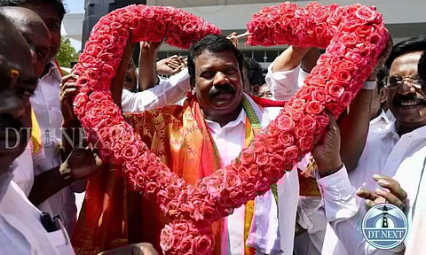 Congress leaders and cadres welcome K Selvaperunthagai as the party's TN president with flower garlands after an announcement. (Photo credit: Manivasagan N)