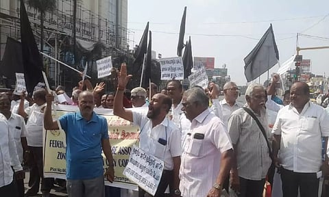 Residents of Chromepet protesting by hoisting black flags.