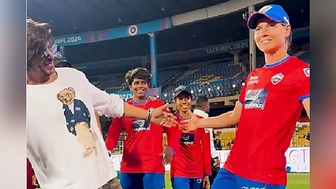 SRK strikes iconic pose with Australian cricketer Meg Lanning at WPL opener (Instagram)
