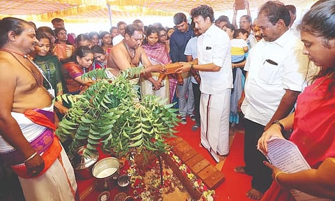 Minister Anbil Mahesh Poyyamozhi laying foundation stone for the model school at Thuvakudi in Tiruchy
