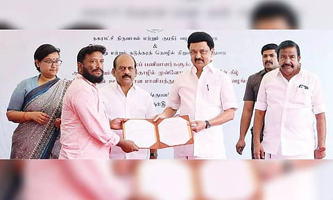 Stalin distributes loan assistance order to cleanliness workers