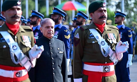 Pakistan's newly elected Prime Minister Shehbaz Sharif, inspects the honor guard at the Prime Minister's House in Islamabad (Photo/Reuters). 