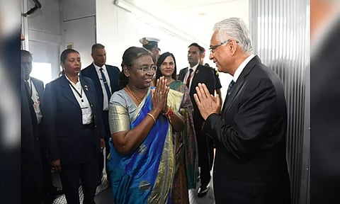 President Droupadi Murmu And Mauritius Prime Minister Pravind Jagunath Photo/ (ANI)