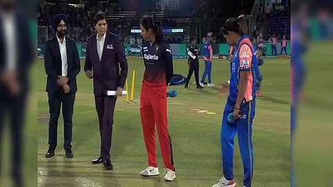 RCB skipper Smriti Mandhana and MI skipper Harmanpreet Kaur (Photo: WPL/X)